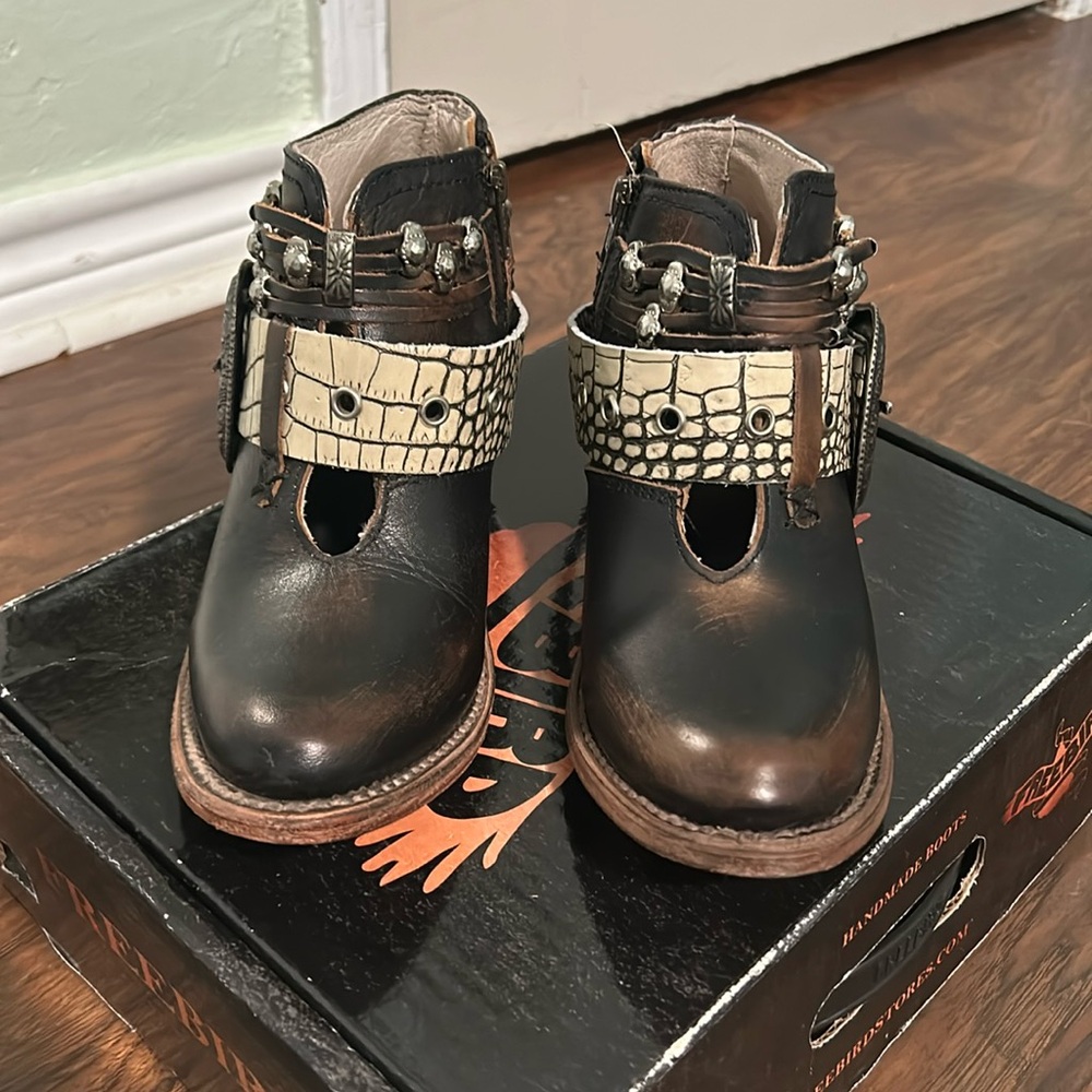 Freebird Saloon boots size 7. Never worn, have been in box since purchase.